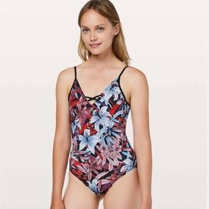 Lululemon womens 2 shoreline floral esca one piece swimsuit S